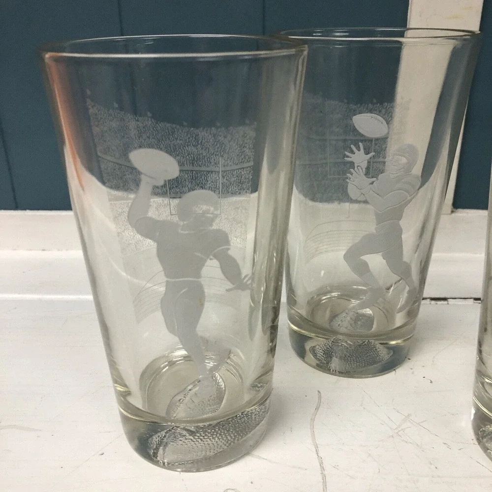 Set of 4 Vintage Look Football Players Tumbler Pint Glasses Heavy Glass Man Cave